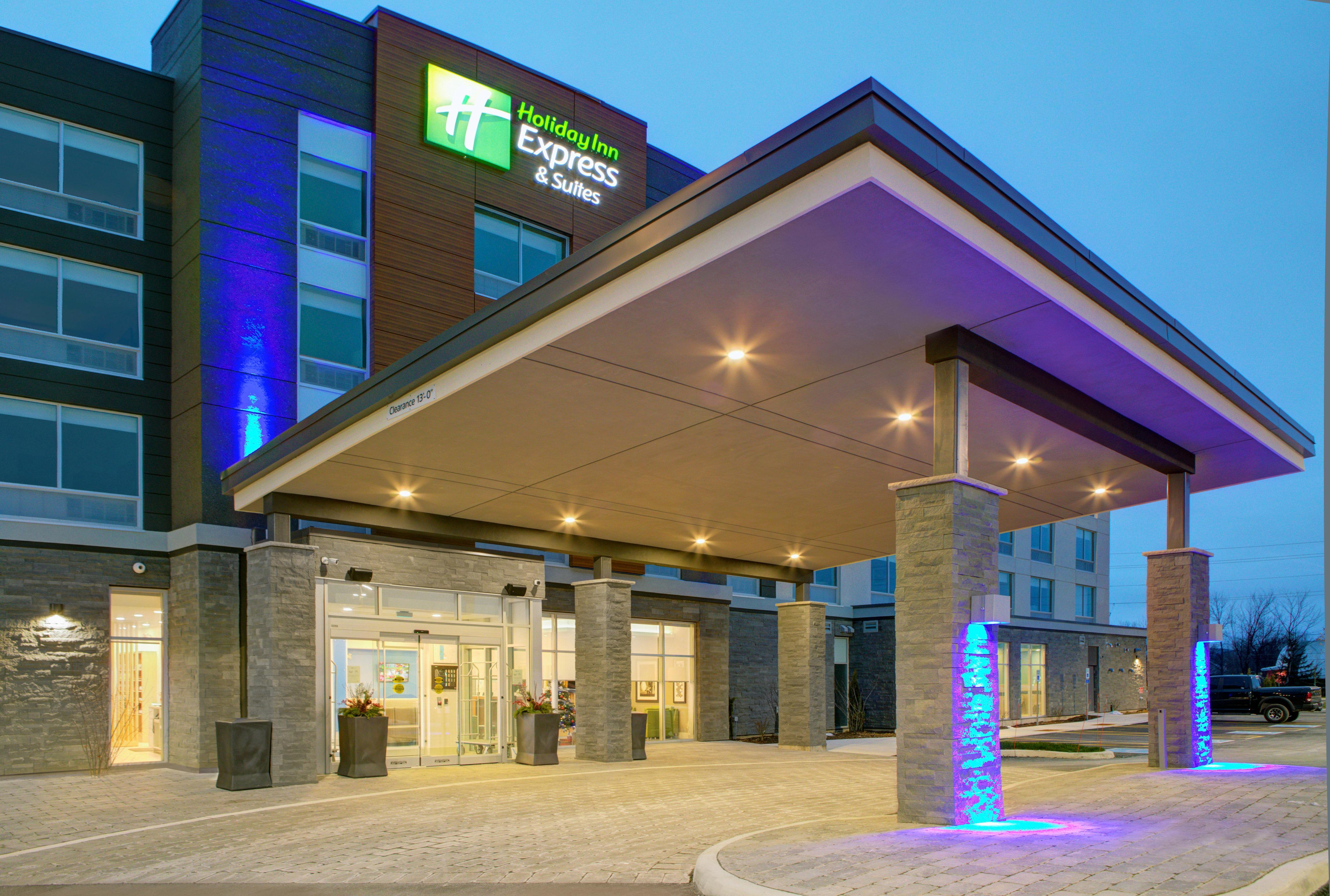 Holiday Inn Express & Suites - Collingwood Exterior photo