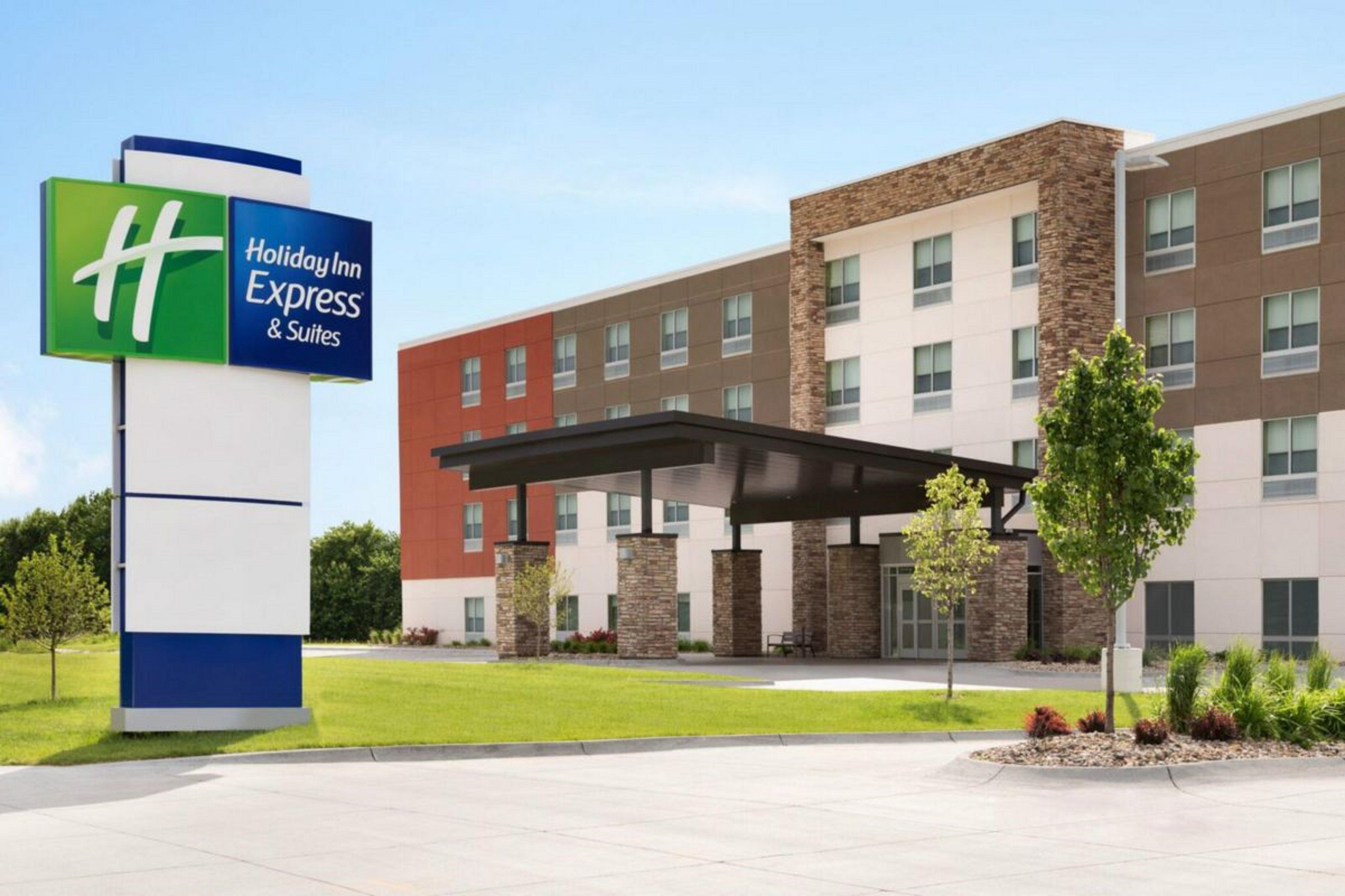 Holiday Inn Express & Suites - Collingwood Exterior photo